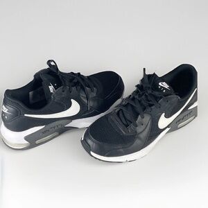 Nike Air Max Excee Women's US 9 Black White Running Shoes Pre-Owned Athletic
